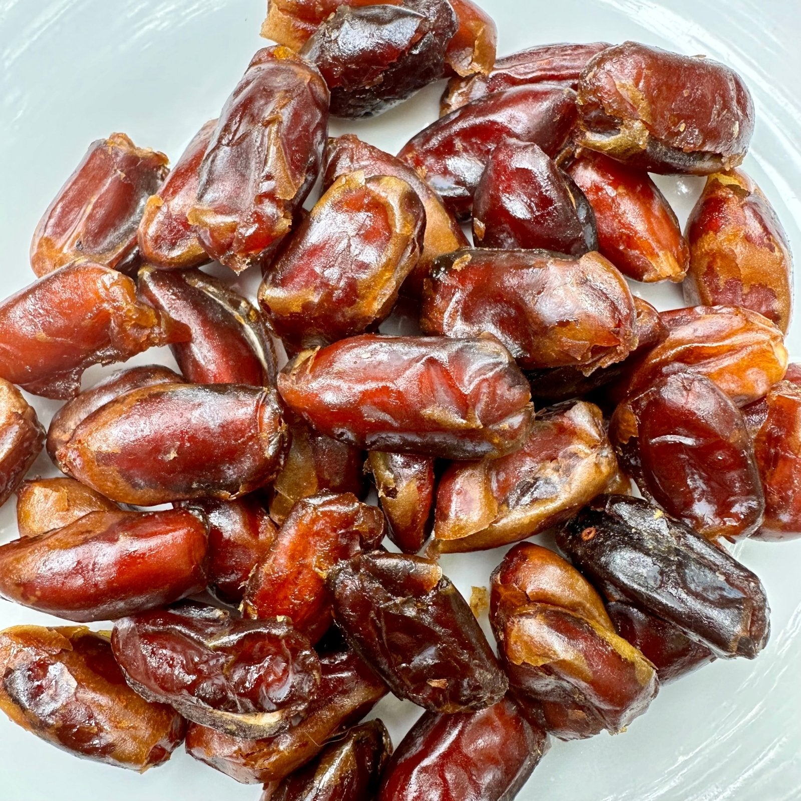 Dates Pitted (Choice Grade) (1kg) (pits have been removed) - The Deli