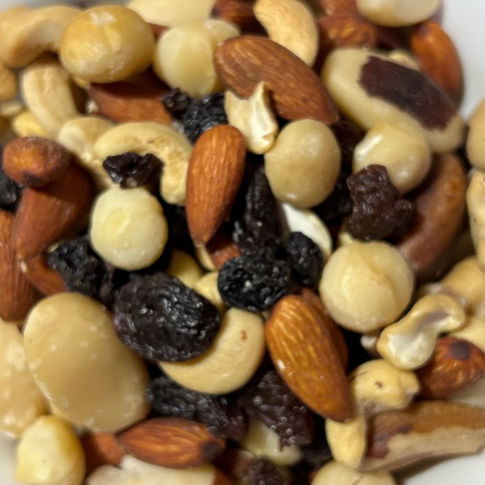 Mixed Nuts Roasted & Salted & Raisins (1kg) - The Deli