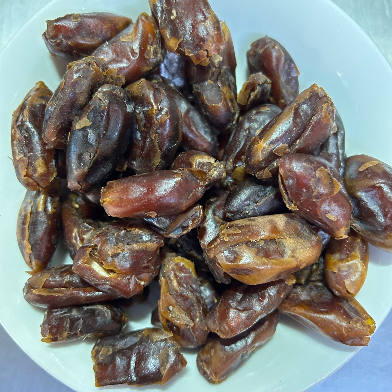 Dates Pitted (1kg) (pits have been removed) - The Deli